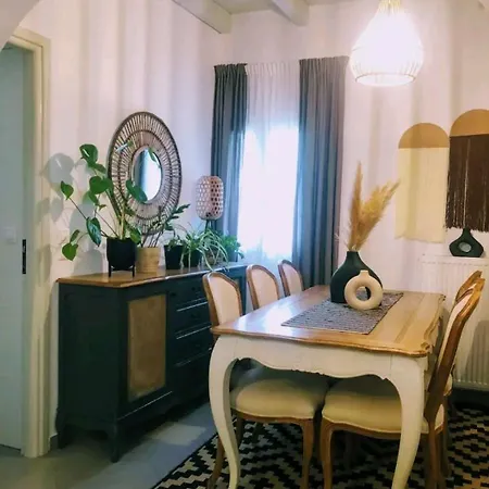 Daire Gisnnis And Alma