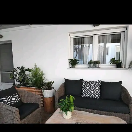 Gisnnis And Alma Apartament Nausa
